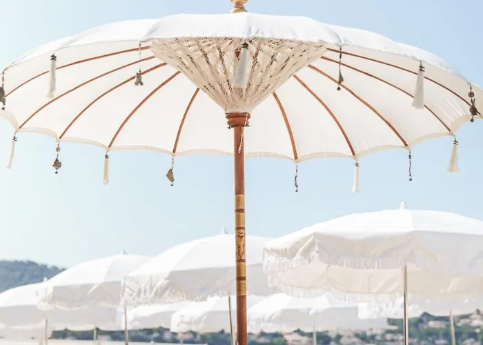 فيلة Click! Omg Pool The Secret Madine Cocoon In Provence ليه ليكيه