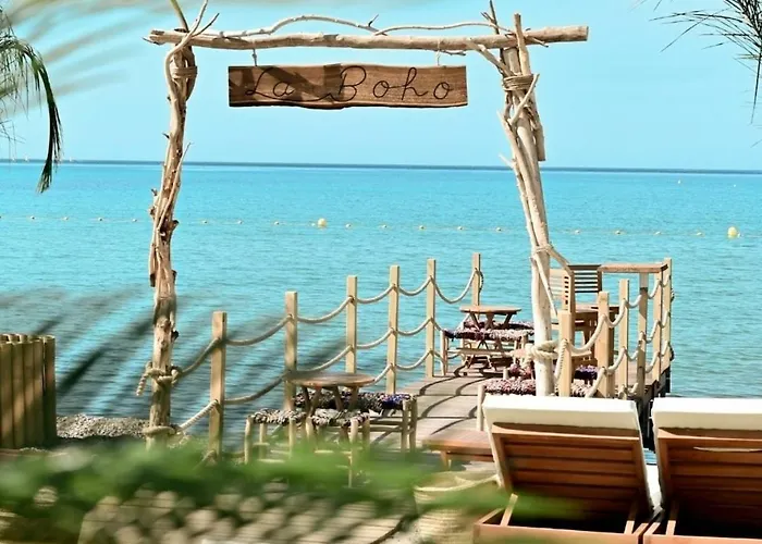 فيلة Click! Omg Pool The Secret Madine Cocoon In Provence ليه ليكيه